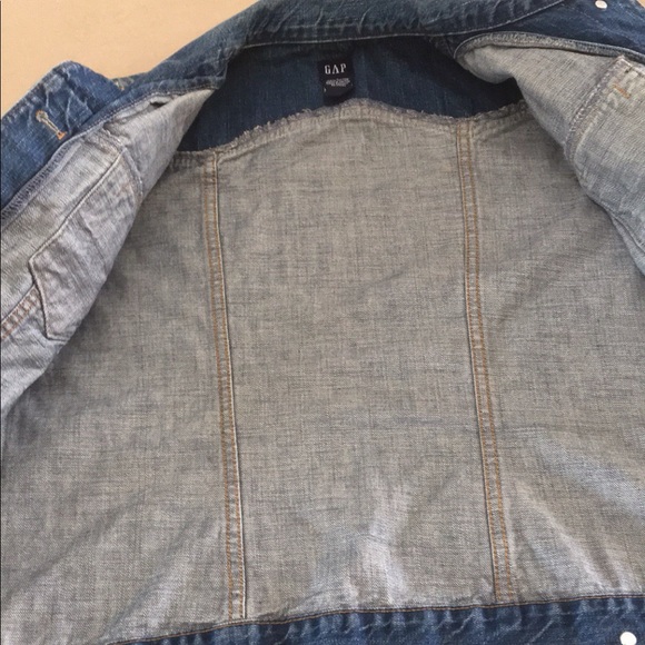 GAP Women’s Jean Jacket - Picture 4 of 5